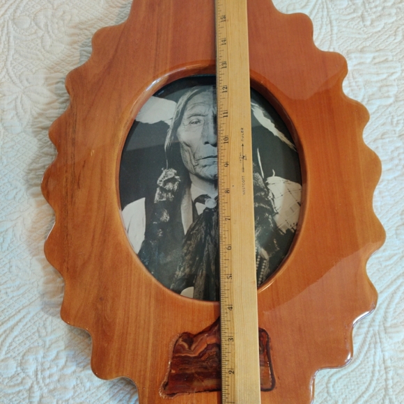 Vintage Cheyenne Native American Wolf Robe Photo In Handmade Wood Frame - Picture 11 of 12